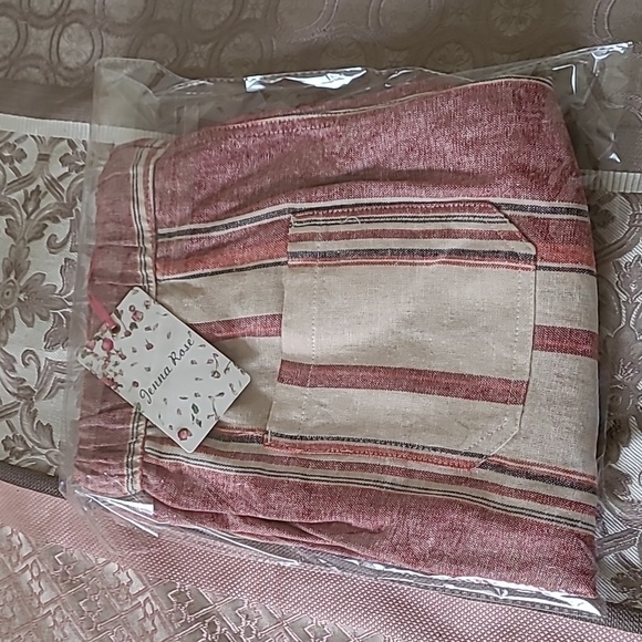 NWT Brand New Striped Shorts ❤️ - Picture 6 of 6